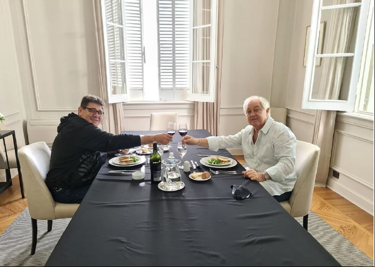 Daniel Rodríguez junto a Héctor Martínez Sosa, la esposo de María Cantero. (Foto: gentileza Clarín).