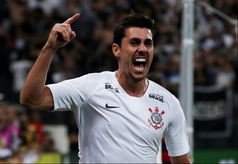 Danilo Avelar (Reuters).