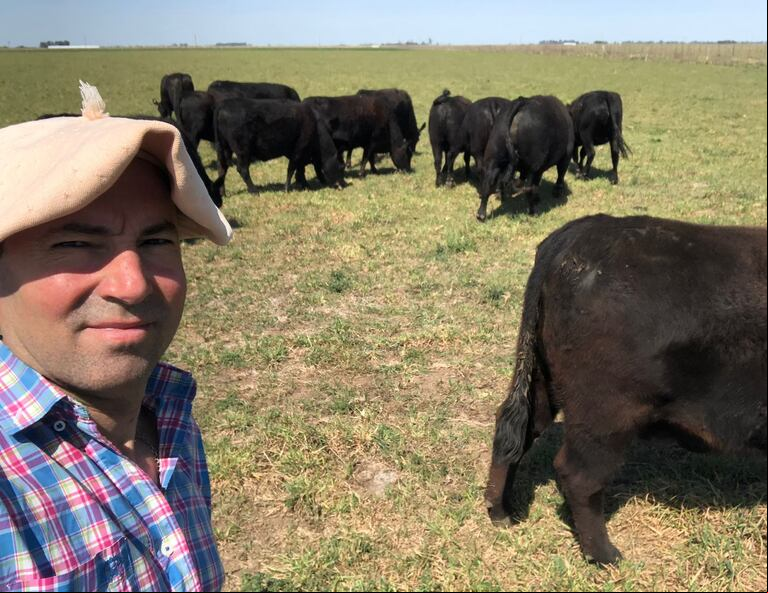 Dante Garciandía, consultor y productor de Carlos Tejedor, localidad ubicada en el oeste bonaerense.