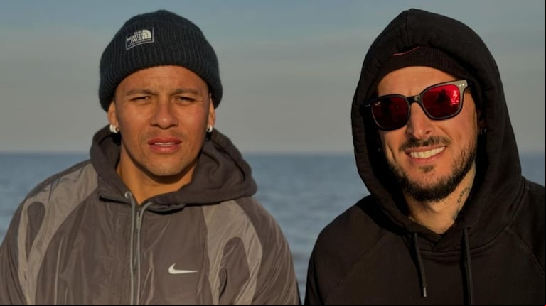 Darío Benedetto y Marcos Rojo disfrutaron un día de pesca en el Río de la Plata. (Foto: Instagram/@leonardomasguiadepesca)