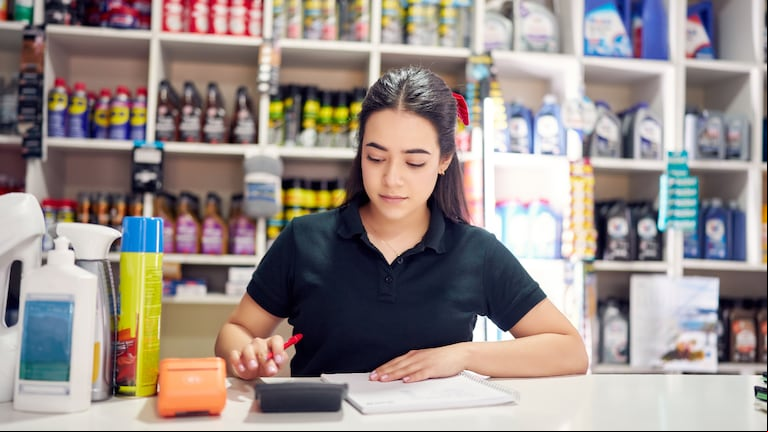 De cuánto es el sueldo de los empleados de comercio en diciembre de 2024 y enero del 2025 (Foto: Adobe Stock).
