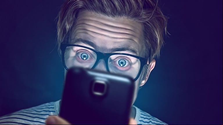 Dependencia digital: las 8 señales que indican adicción al celular. (Foto: Adobe Stock)