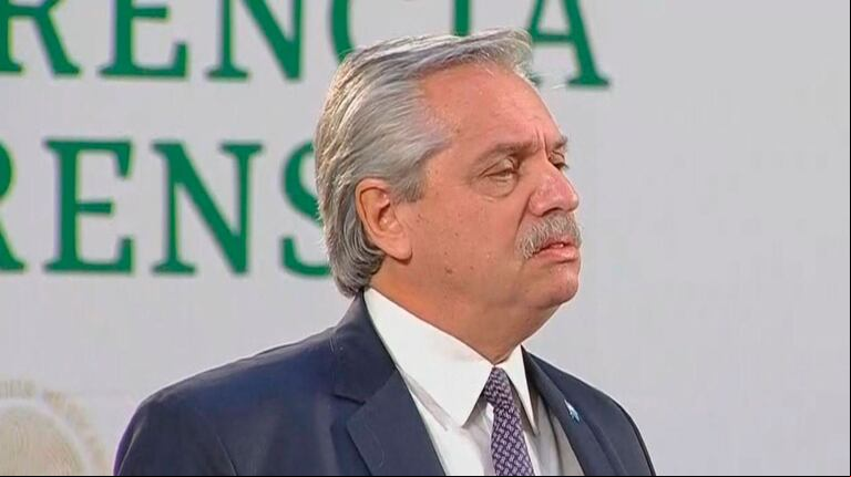 Desde México, Alberto Fernández cuestionó las causas por el vacunatorio VIP de Ginés González García. (Foto: captura/Presidencia)
