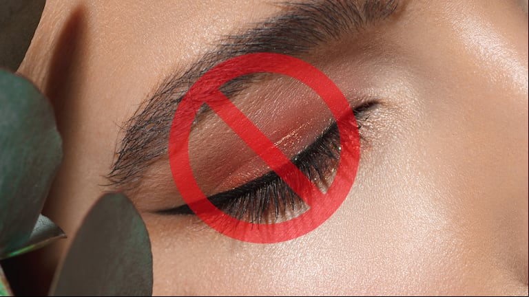 Despedite del delineado convencional: la nueva tendencia en maquillaje que será furor este invierno 2025 (Foto: Freepik).