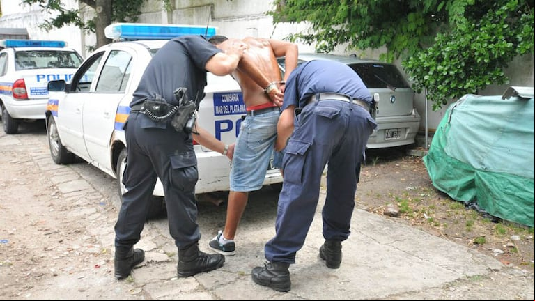 Detuvieron a un trapito que robó y chocó un auto en Mar del Plata