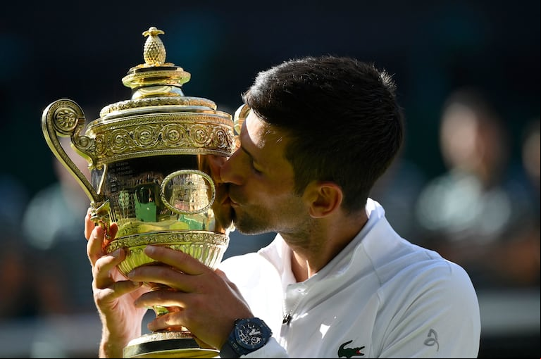 Djokovic acecha a Nadal en la tabla de máximos ganadores de Grand Slam (REUTERS/Toby Melville)