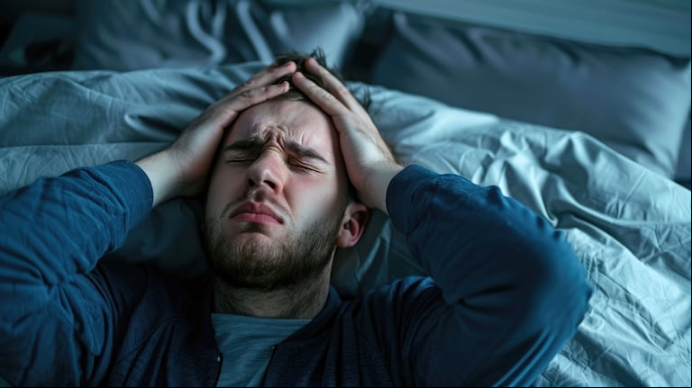 Dormir más horas que las necesarias tiene sus consecuencias. (Foto: Adobe Stock)