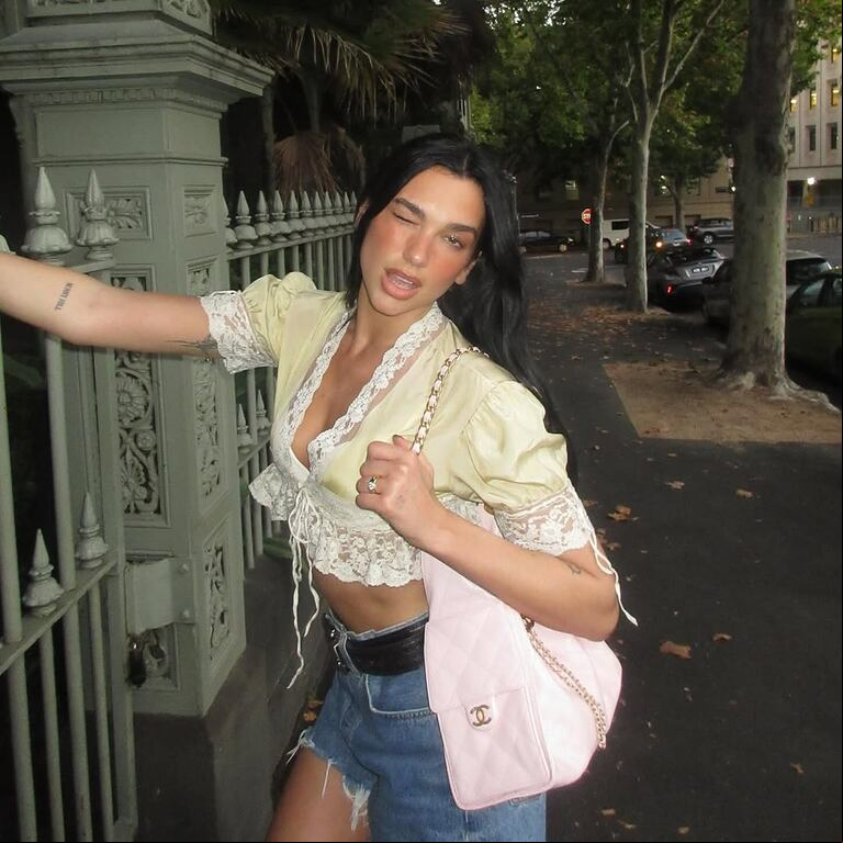 Dua Lipa con look coquette. (Foto: Instagram/@dualipa).