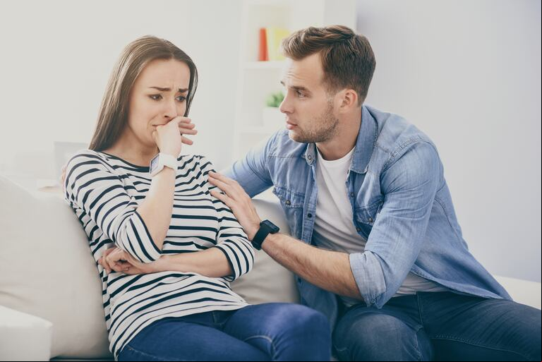 Durante ese período de reconciliación, el abusador puede disculparse explícitamente y ganar empatía. (Foto: Adobe Stock)