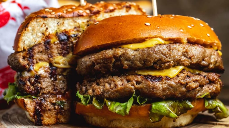 El 28 de mayo se celebra el Día de la Hamburguesa (Foto: Freepik)