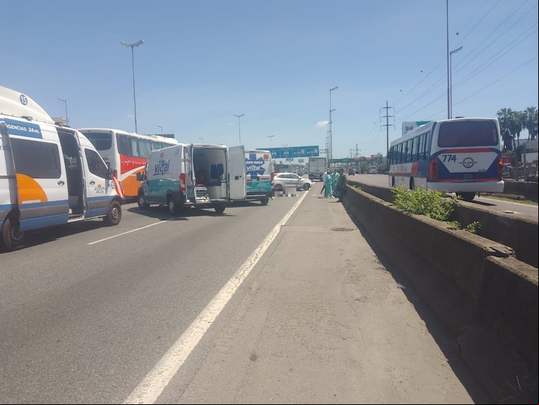 El accidente ocurrió en el kilómetro 25, a la altura de la intersección con la ruta provincial 202, en Don Torcuato. (Foto: gentileza Yolanda González).