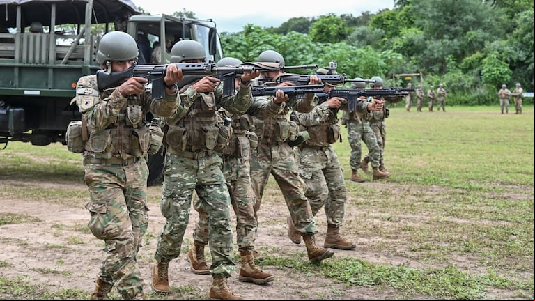 El anuncio del Gobierno sobre el servicio militar voluntario generó malestar en las Fuerzas Armadas (Foto: X Luis Petri @luispetri).