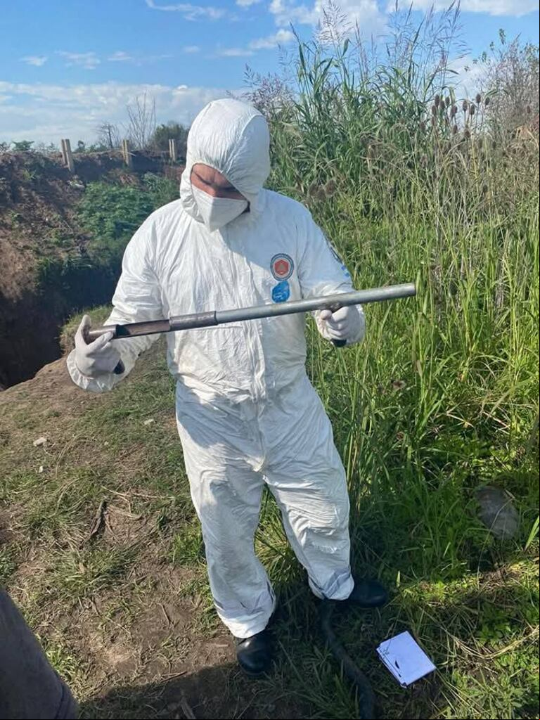 El arma de fabricación casera que la Policía encontró en el lugar. (Foto: Instagram medios.virtuales)