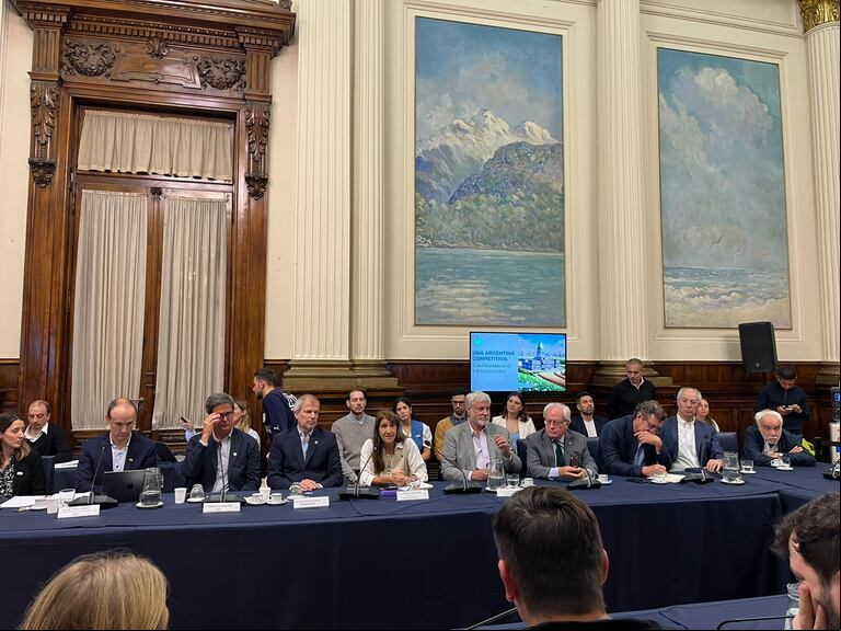 El campo pidió previsibilidad y reglas claras para dejar atrás las retenciones. (Foto: X Barbechando).