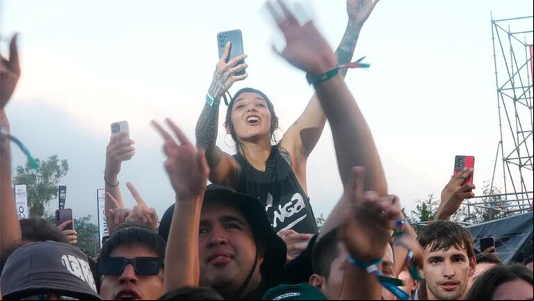 El color y el aguante de Cosquín Rock 2025 en su primer día. Foto: Matías Carrizo / El Doce.