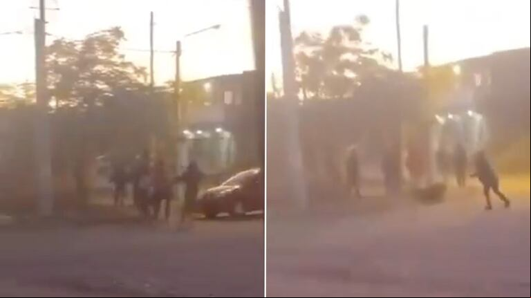 El conductor atropelló al grupo de jóvenes y se dio a la fuga. (Foto: captura de video de X/@Rodrigoramok)