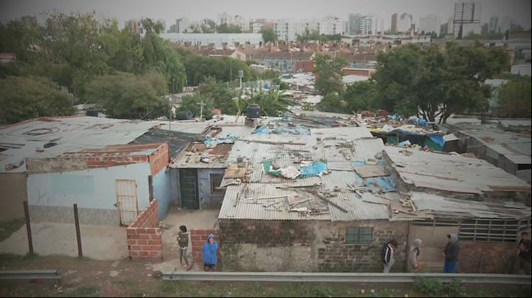 El crimen de "Pachu" ocurrió en Villa Itatí, un barrio de emergencia en Bernal. (Foto: TN)