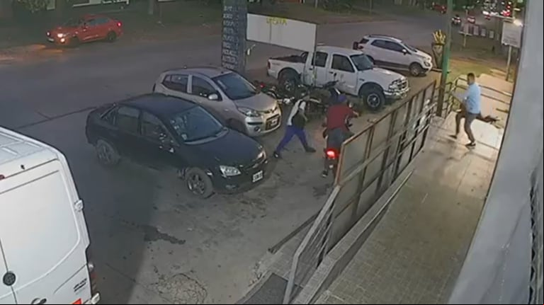 El delincuente fue atropellado cuando intentaba escapar. (Foto: captura video 0221)