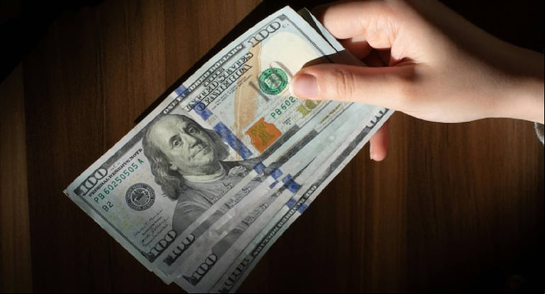 el dólar oficial va a poder fluctuar dentro de una banda móvil que irá de los $1.000 a los $1.400. (Foto: Pexels-Turgay Koca)