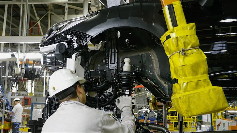 El empleo registrado privado tuvo crecimiento por segundo mes consecutivo y el Gobierno dice que el salario real se recuperó. (Foto: NA)