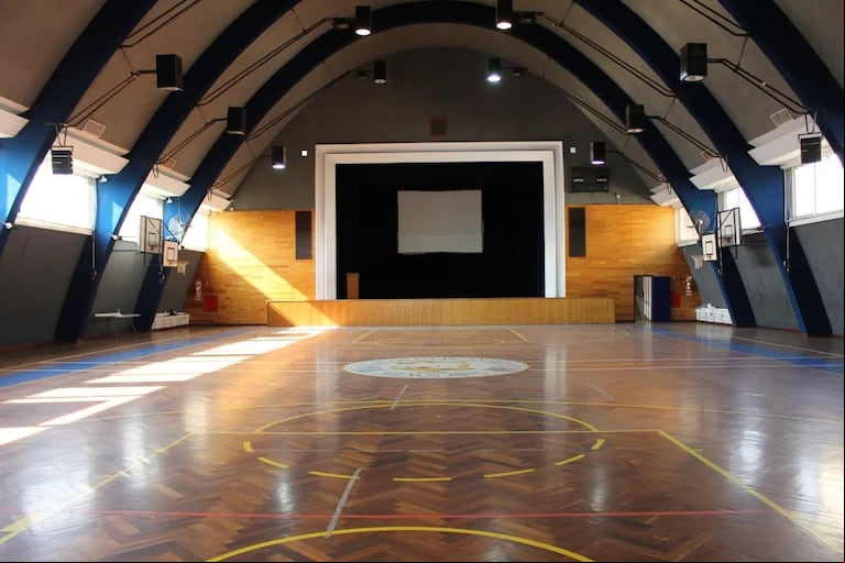 El establecimiento cuenta con canchas para deportes. (Foto: Web Asociación Escuelas Lincoln).