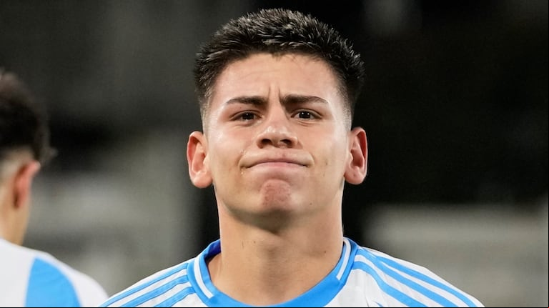 El futbolista de la Albiceleste está en duda para jugar ante Paraguay el próximo domingo. (Foto: AP Photo/Matias Delacroix)