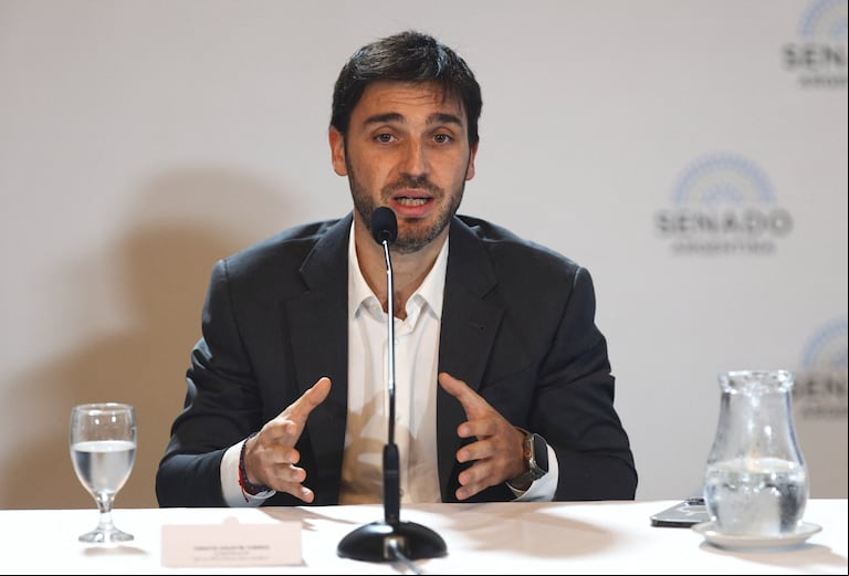 El gobernador de Chubur, Ignacio Torres, anunció la medida. REUTERS/Matias Baglietto