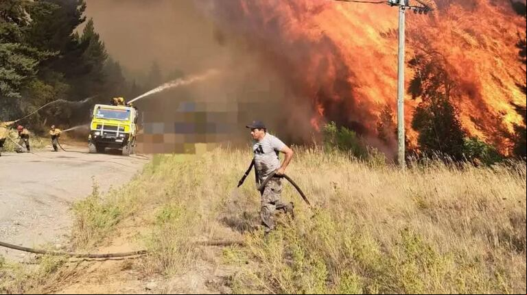El gobernador de Río Negro, Alberto Weretilneck, vinculó los incendios en El Bolsón a "un hecho intencional y delictivo". (Foto: X @Weretilneck)