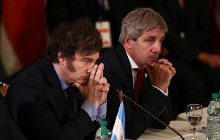 El Gobierno acelera el DNU para regularizar la deuda de US$1100 millones de distribuidoras eléctricas con Cammesa (Foto: Reuters).