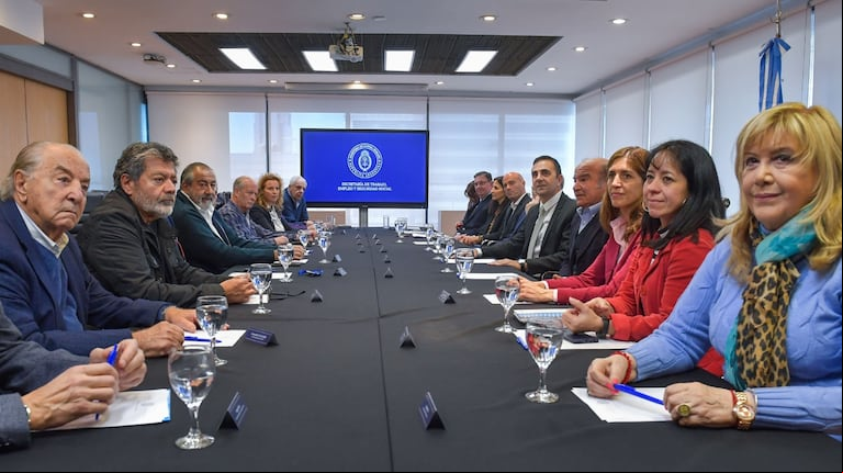 El Gobierno analiza volver a convocar a la cúpula de la CGT para acercar posiciones. (Foto: ministerio de Trabajo de la Nación)