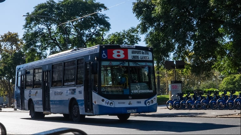 El Gobierno anunció que aumentará un 37% las tarifas de colectivos del Área Metropolitana de Buenos Aires (AMBA). (Foto: TN / Agustina Ribó)