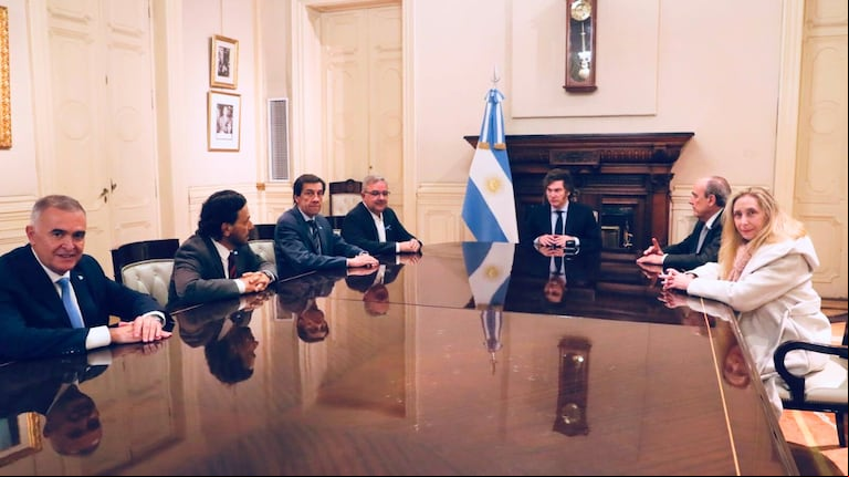 El Gobierno envió este año 73% menos de aportes del tesoro a gobernadores y tensa las negociaciones por el Presupuesto 2025 (Foto: X @GuillermoFrancos).