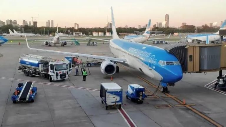 El Gobierno está reunido con los gremios aeronáuticos para intentar destrabar el conflicto en Aerolíneas. (Foto: NA).