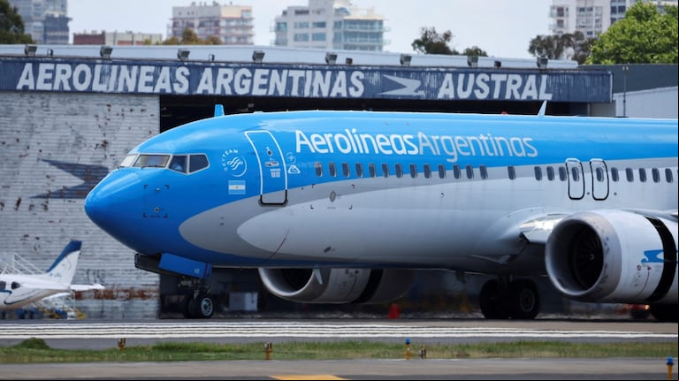 El Gobierno oficializó una nueva reglamentación sobre los tiempos de vuelo y descanso del personal aeronáutico. (Foto: REUTERS/Agustín Marcarían)