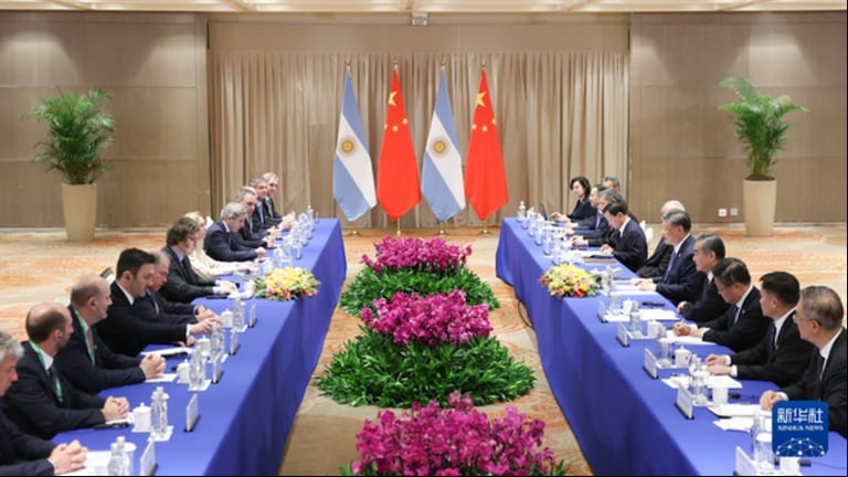 El Gobierno tiene que definir dos asuntos clave en la relación con China en medio de la presión de EE.UU. (Foto: Ministerio de Asuntos Exteriores de China)