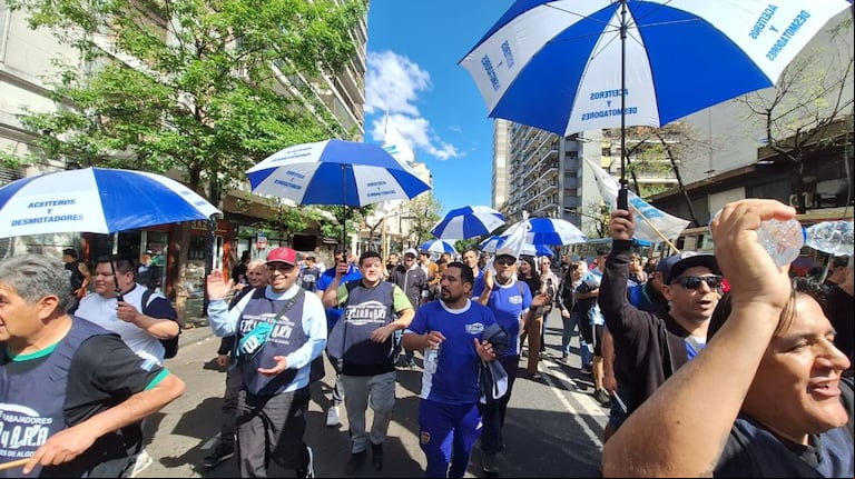 El gremio de los aceiteros acordó un aumento salarial y el sueldo básico llegará a casi $1,9 millones (Foto: X / @FTCIODyARA)