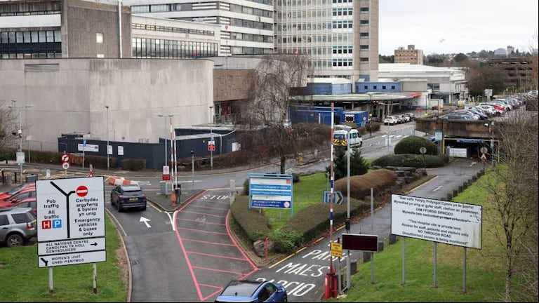 El Hospital Universitario de Gales recibió críticas por su estado. (Foto: gentileza de Wales on Line)