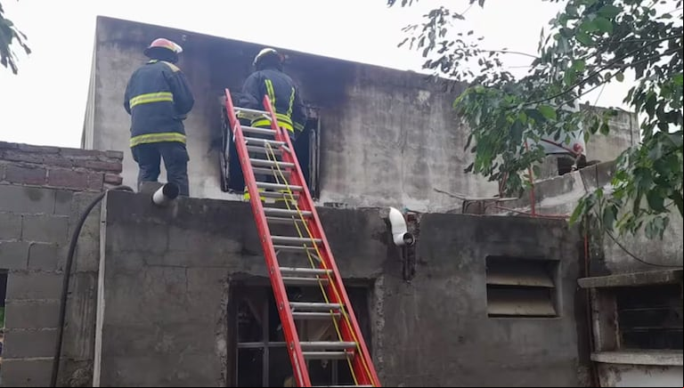 El incendio ocurrió el 2 de noviembre de 2024 en una casa de la localidad cordobesa de Brinkmann. (Foto: gentileza La Voz del Interior)