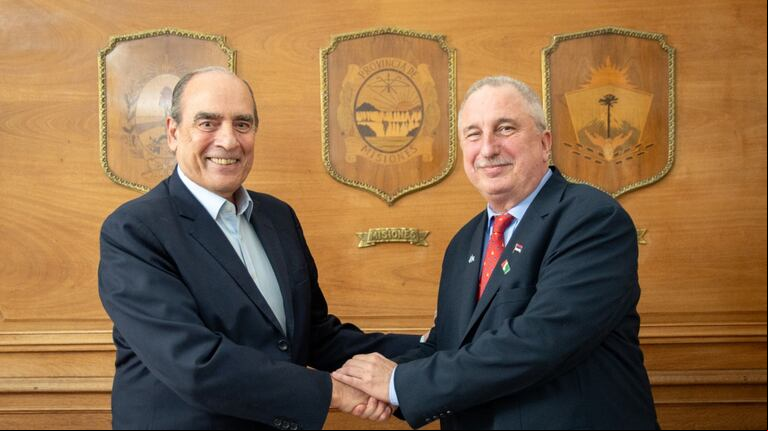El jefe de Gabinete, Guillermo Francos, y el gobernador de Misiones, Hugo alacqua, juntos hace un tiempo. (Foto: Jefatura de Gabinete)