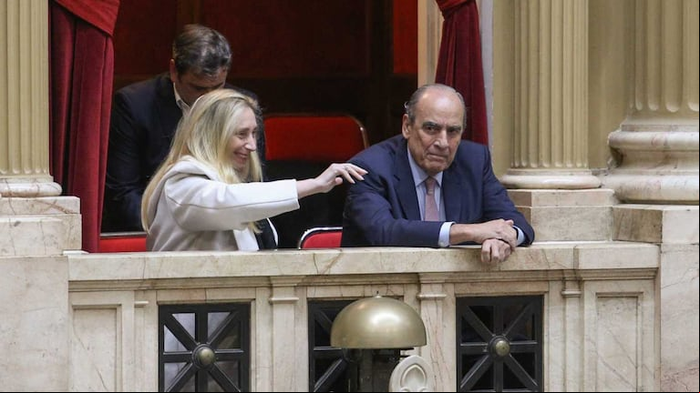 El jefe de Gabinete, Guillermo Francos, y la secretaria general de la Presidencia, Karina Milei, en el Congreso de la Nación (Foto: NA).