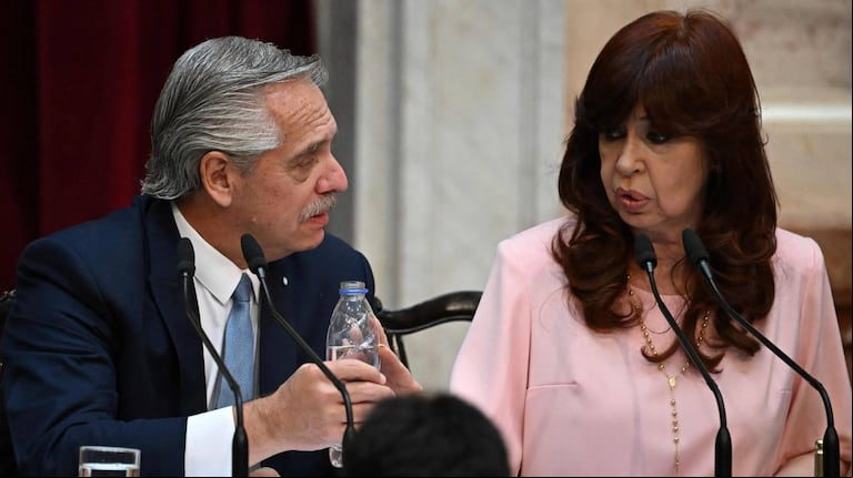El kirchnerismo ataca a Javier Milei para que deje de destapar curros. (Foto: AFP - Luis Robayo).