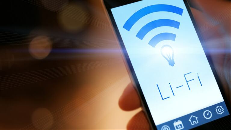 El Li-Fi promete más velocidad, seguridad y estabilidad que el Wi-Fi. ¿Por qué no se convierte en un estándar de la industria? (Foto: Adobe Stock)