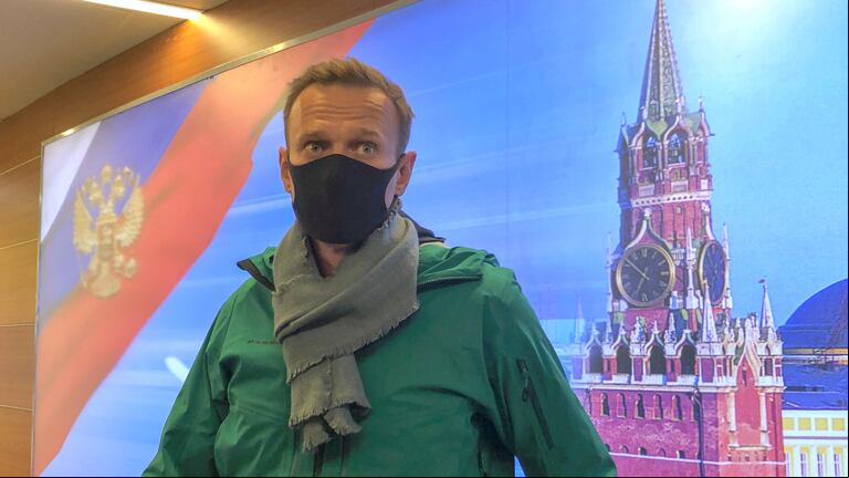 El lider opositor, Alexei Navalny, durante su llegada al aeropuerto Sheremetyevo, en Moscú. (Foto: Reuter)