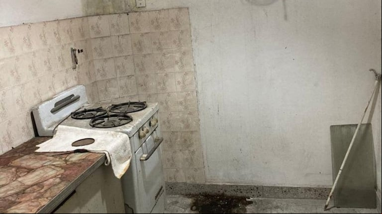 El mal estado de un departamento en alquiler en Floresta. Foto: Twitter/@nachoj84