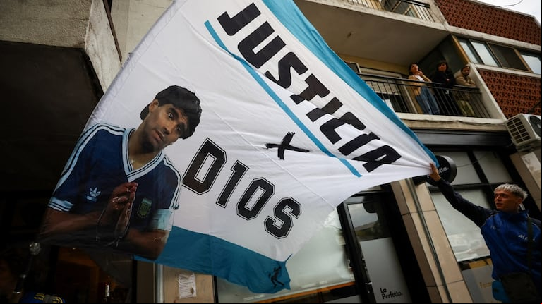 El médico Carlos Cassinelli, uno de los que estuvo a cargo de la autopsia, indicó que Diego Maradona tenía cirrosis hepática. (Foto: REUTERS/Agustin Marcarian)
