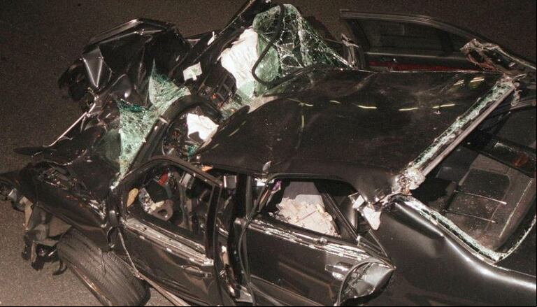 El Mercedes Benz negro que conducía Henri Paul quedó totalmente destrozado.