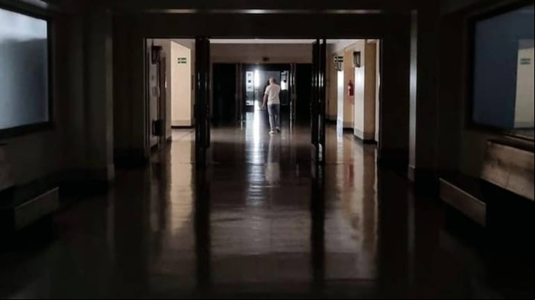 El Ministerio de Economía a oscuras, afectado por los múltiples cortes de luz en el AMBA. (Foto: (Foto: Julia D'Arrisso)