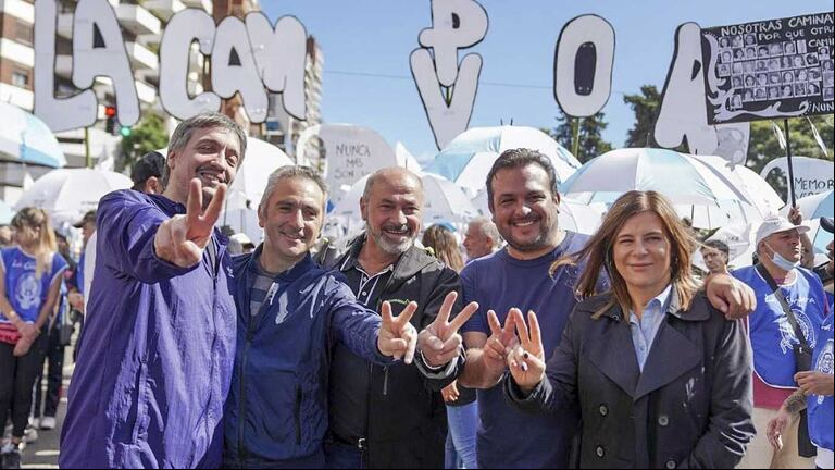 El ministro de Desarrollo Social bonaerense, Andrés "Cuervo" Larroque en la marcha. (Foto: NA)