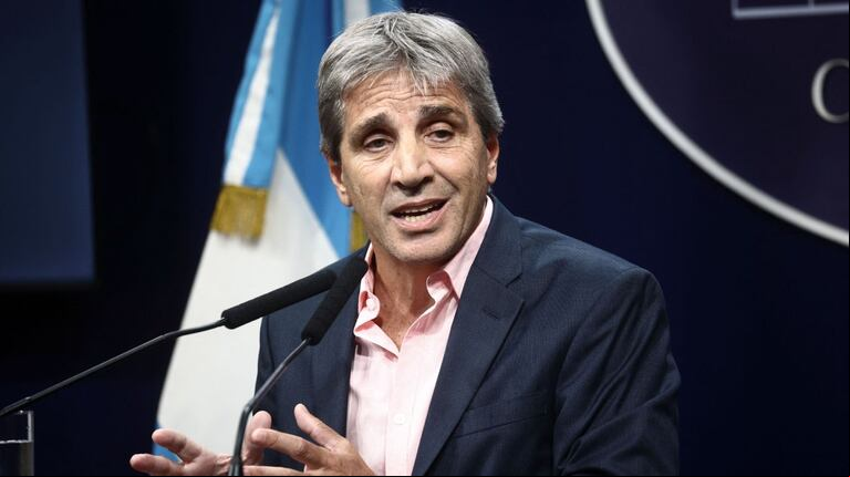El ministro de Economía, Luis Caputo, espera una baja abrupta de la inflación núcleo en septiembre. (Foto: REUTERS).