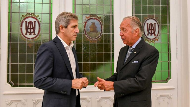 El ministro de Economía, Luis Caputo, se reunió con el comité de presidencia de la UIA. (Foto: Ministerio de Economía).
